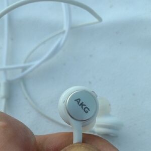 AKG Premium Wired Earbuds NWOT
